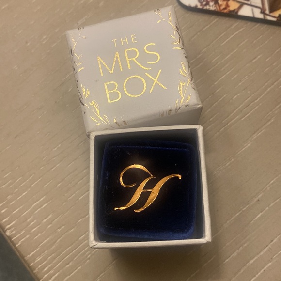 Mrs Box - Picture 2 of 5